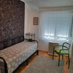  Apartman Eszterlánc